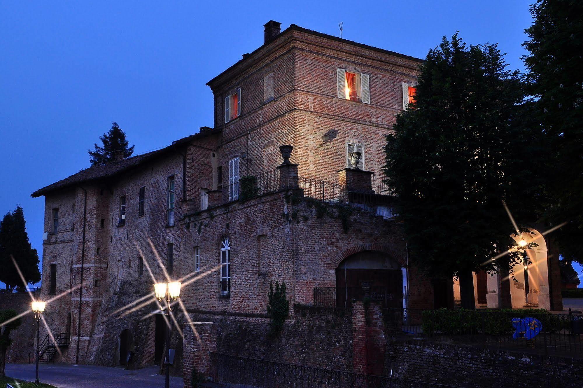 La Foresteria Del Castello - Wellness Hotel In Dimora Storica Castell'Alfero Exterior photo